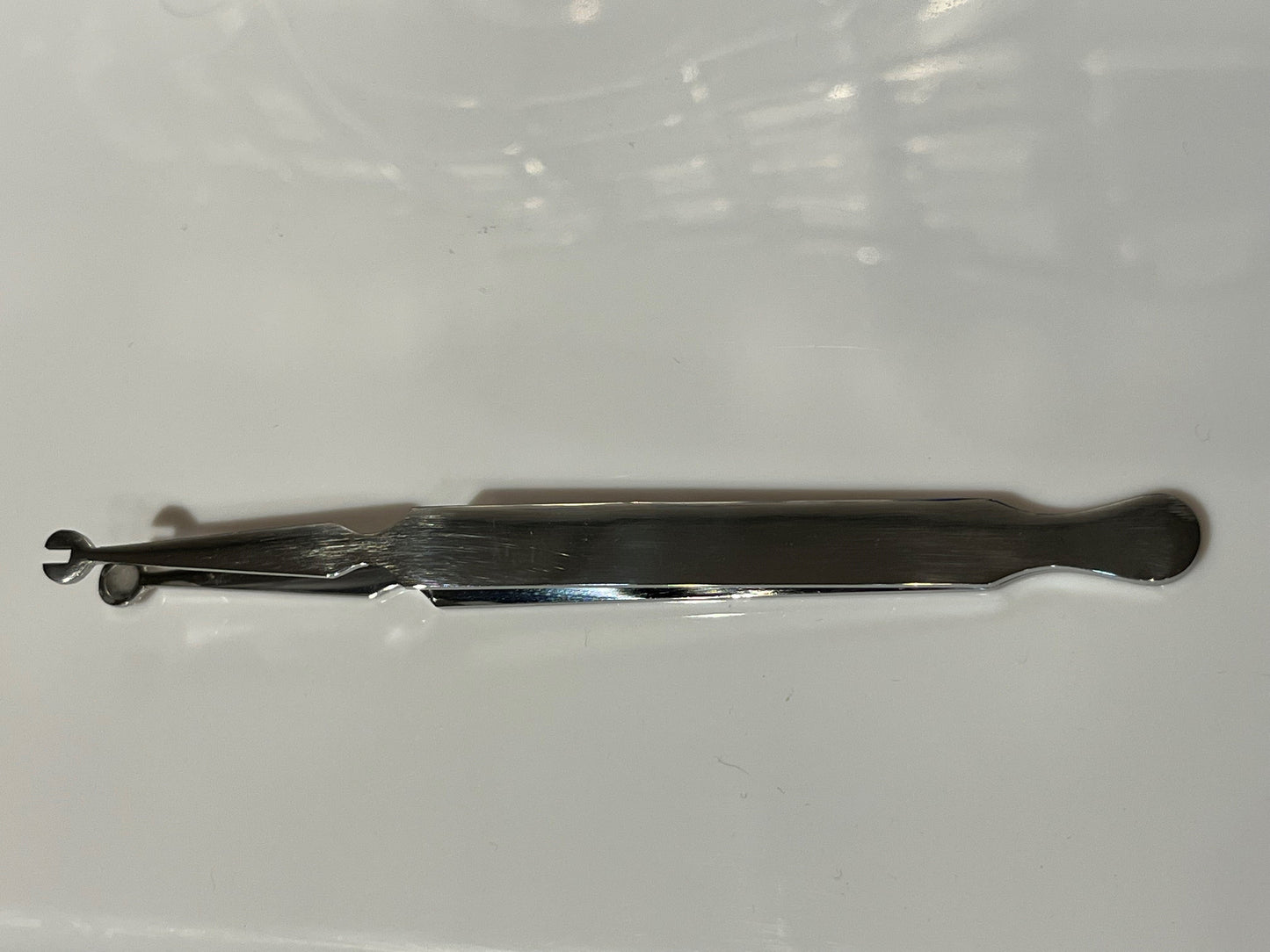Labret Holding Tweezers